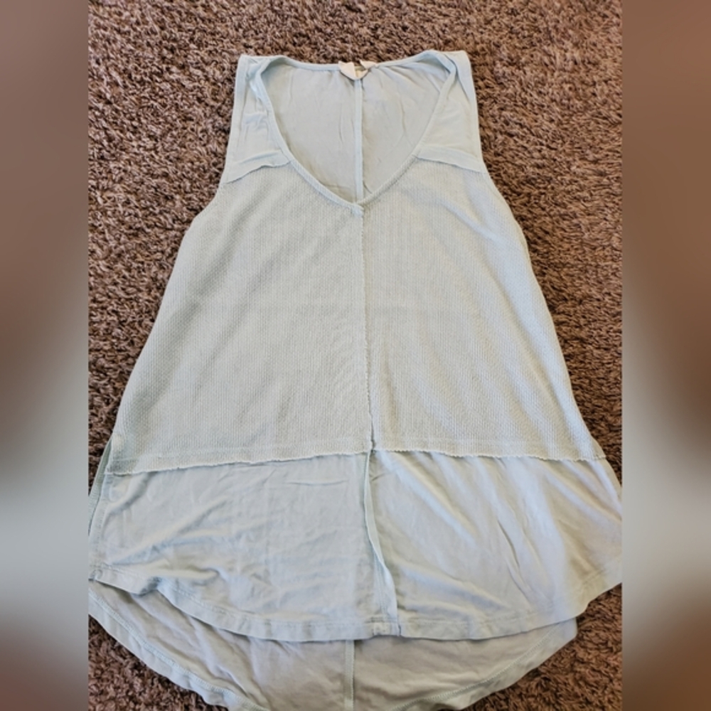 White crow tank‎